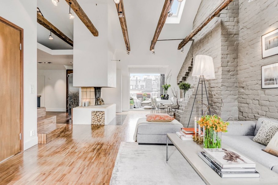 Гостиная в скандинавском стиле с балками