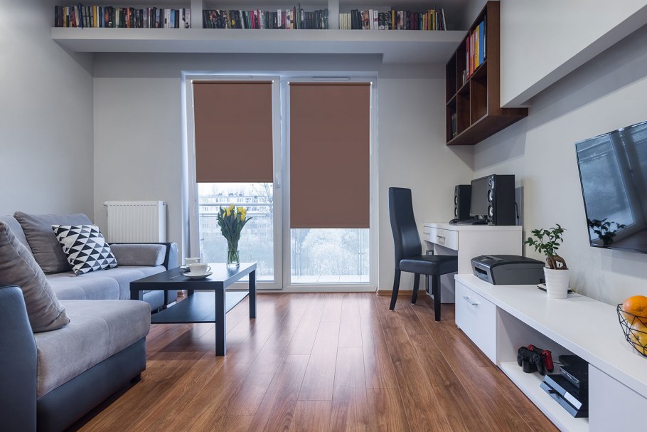 Красные жалюзи