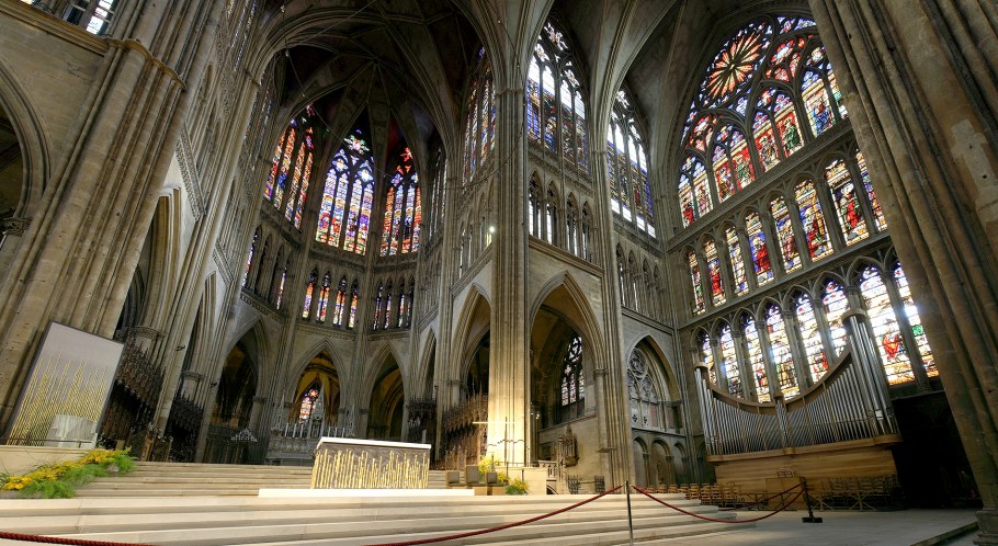 Кафедральный собор сент-Этьен в Бурже витражи