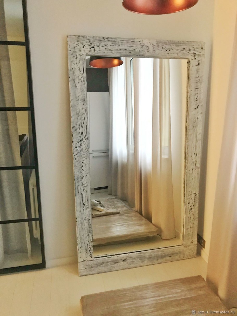 Круглое состаренное зеркало