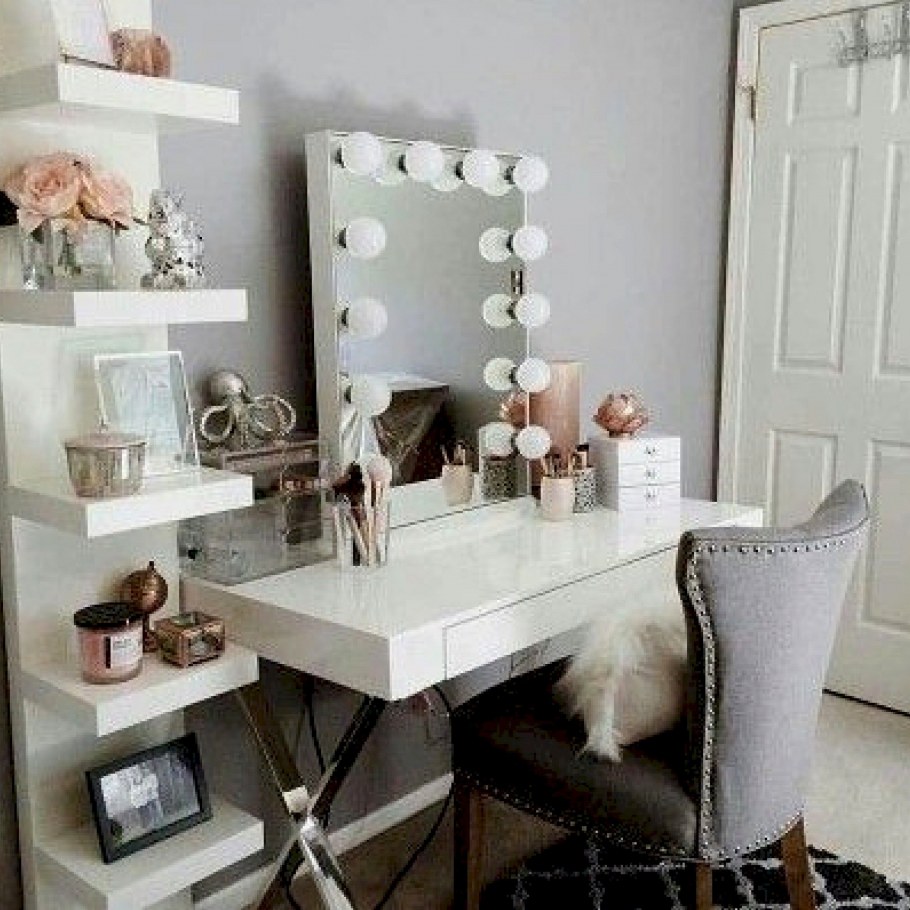 Украшение туалетного столика