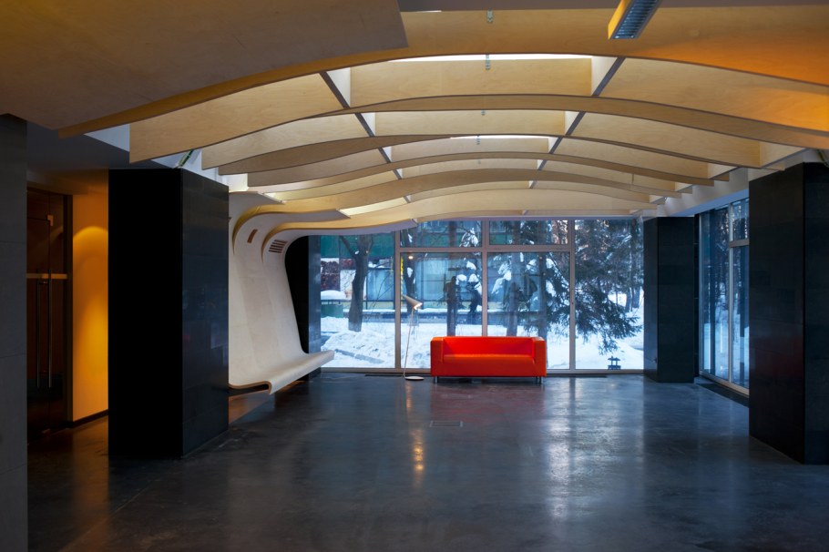 Интерьер крупного общественного здания