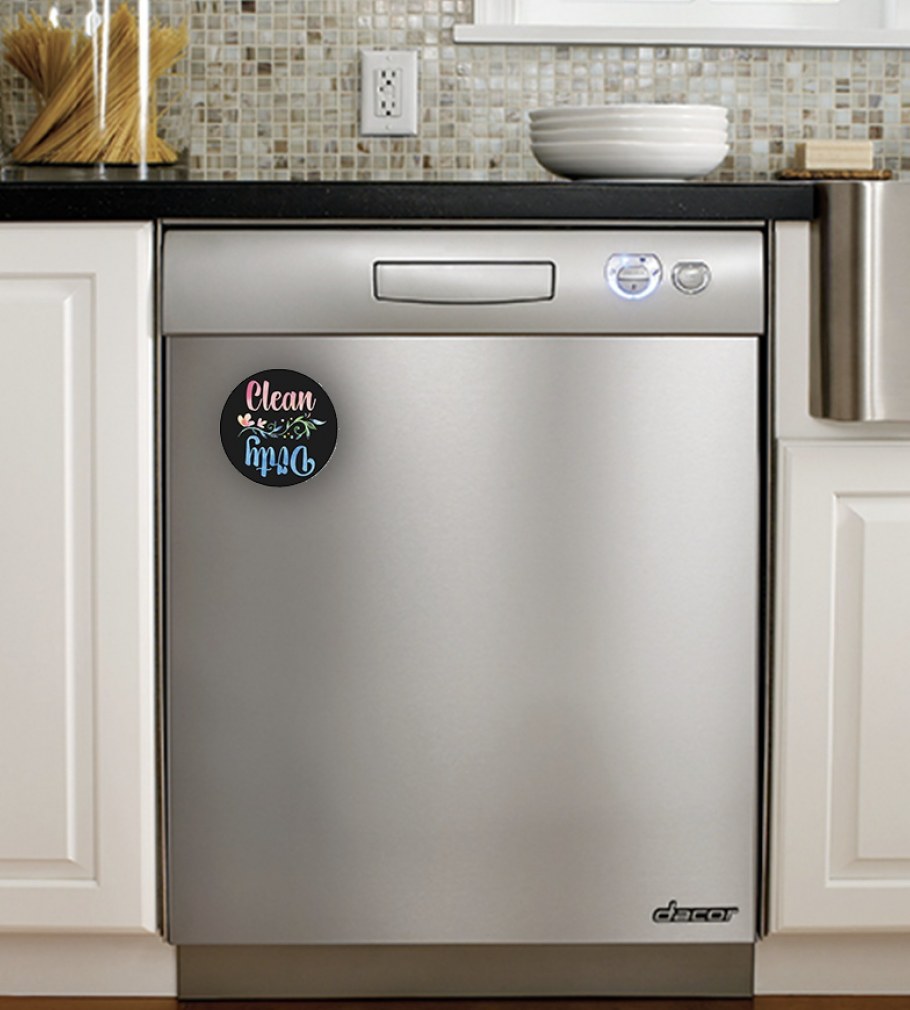 Отдельностоящая посудомоечная машина в интерьере