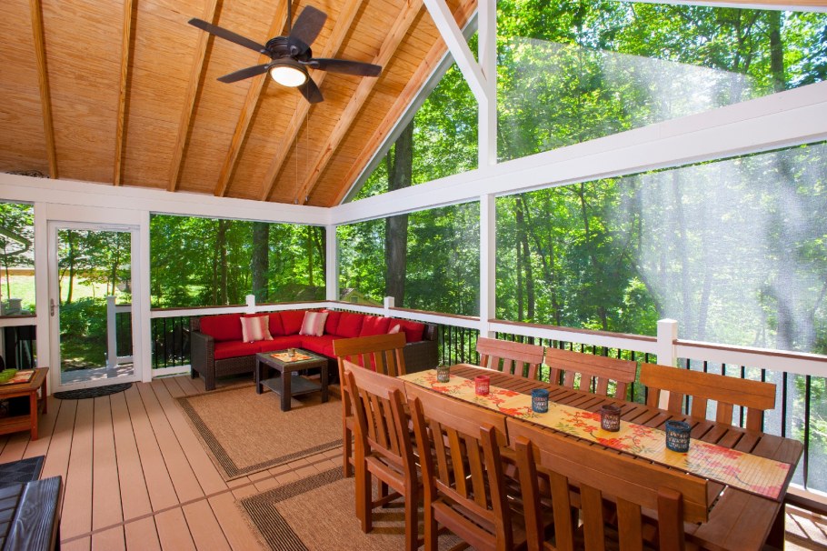 Веранда обшитая деревом