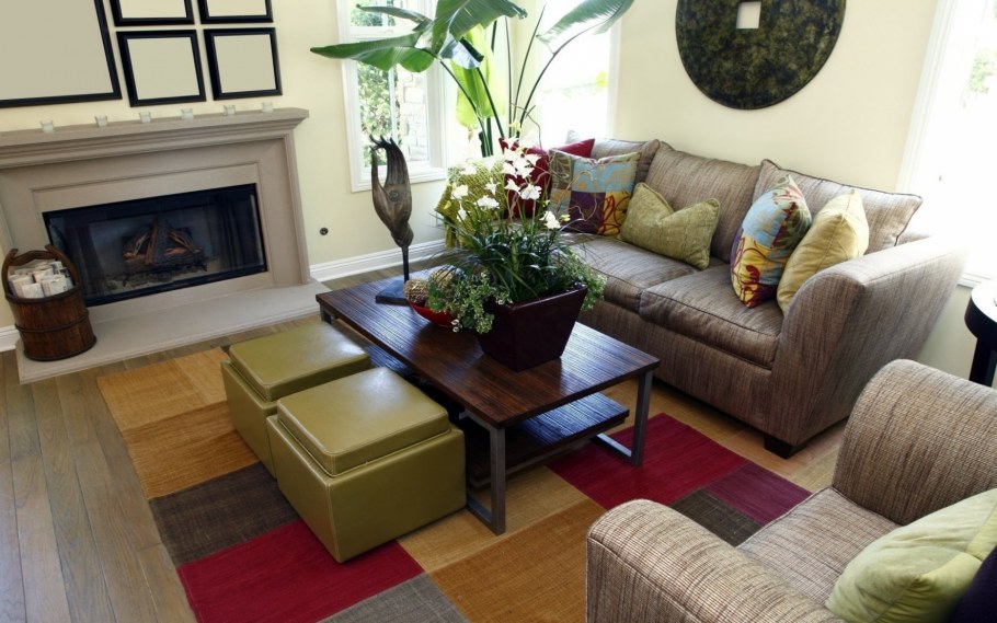 Уютная комната с креслом и диваном