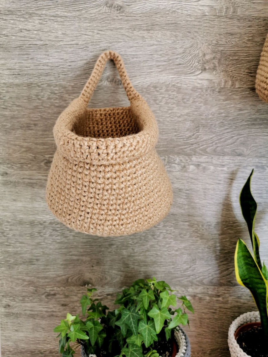 Вязаные корзины в интерьере