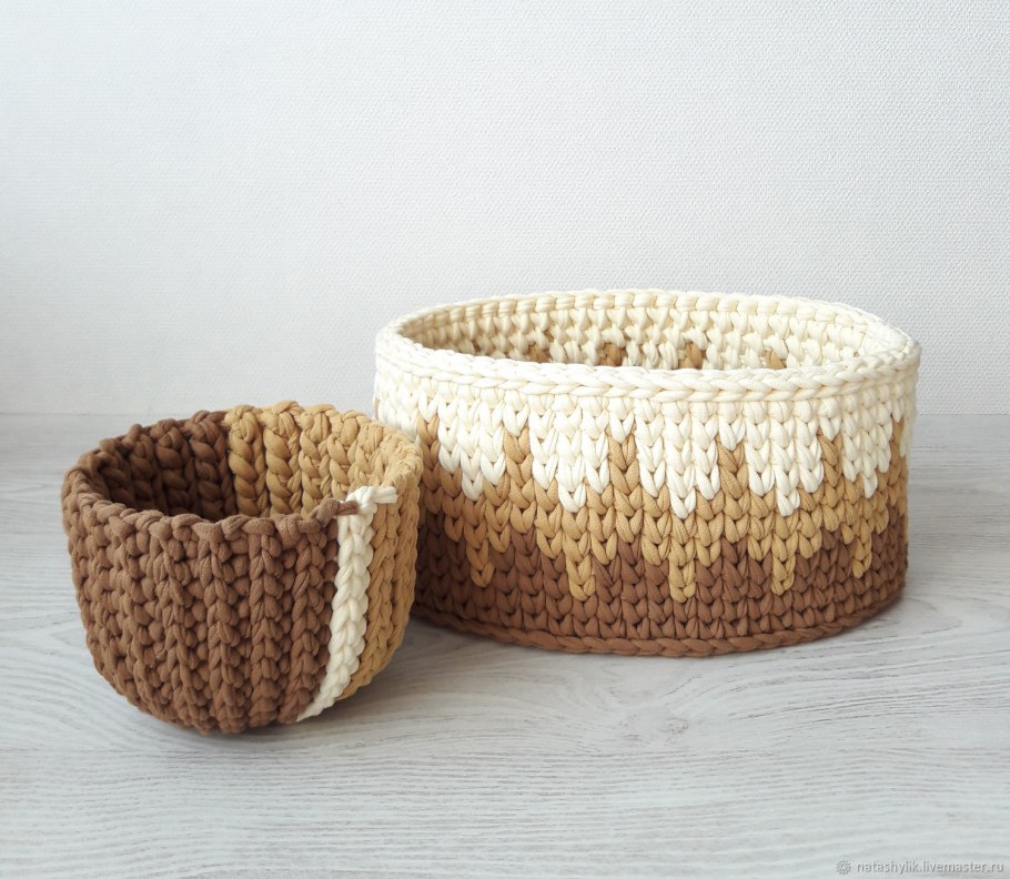 Набор корзин для косметики вязанные