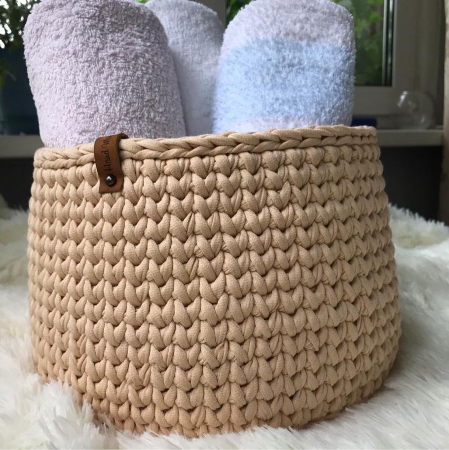 Вязаные корзины в интерьере