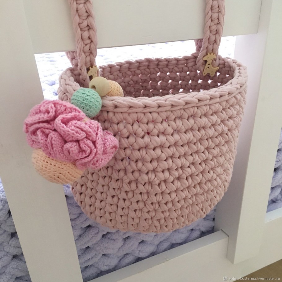Вязаные корзины в декоре