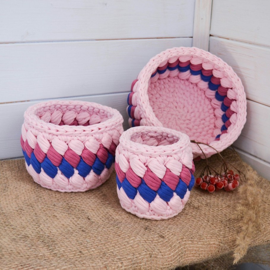 Набор корзин для косметики вязанные
