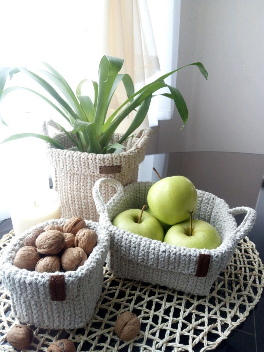 Вязаная корзинка прямоугольная