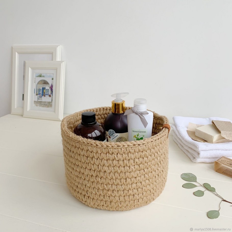 Вязаные корзинки с отворотом