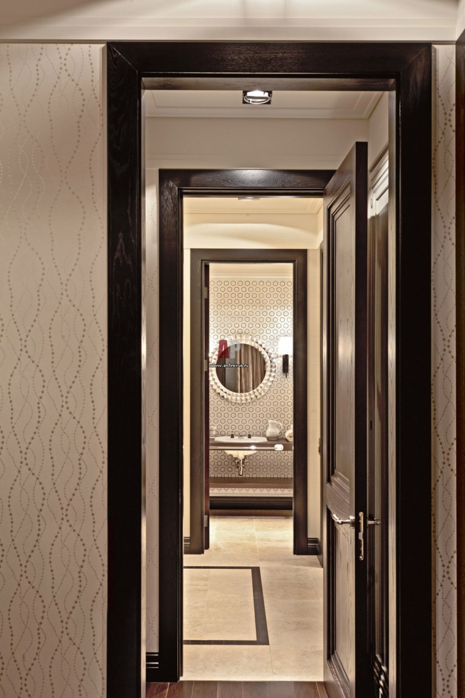 Прихожая дверь