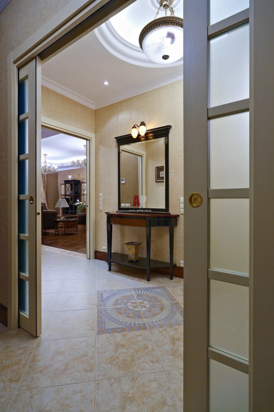 Обрамление дверного проема декоративным молдингом