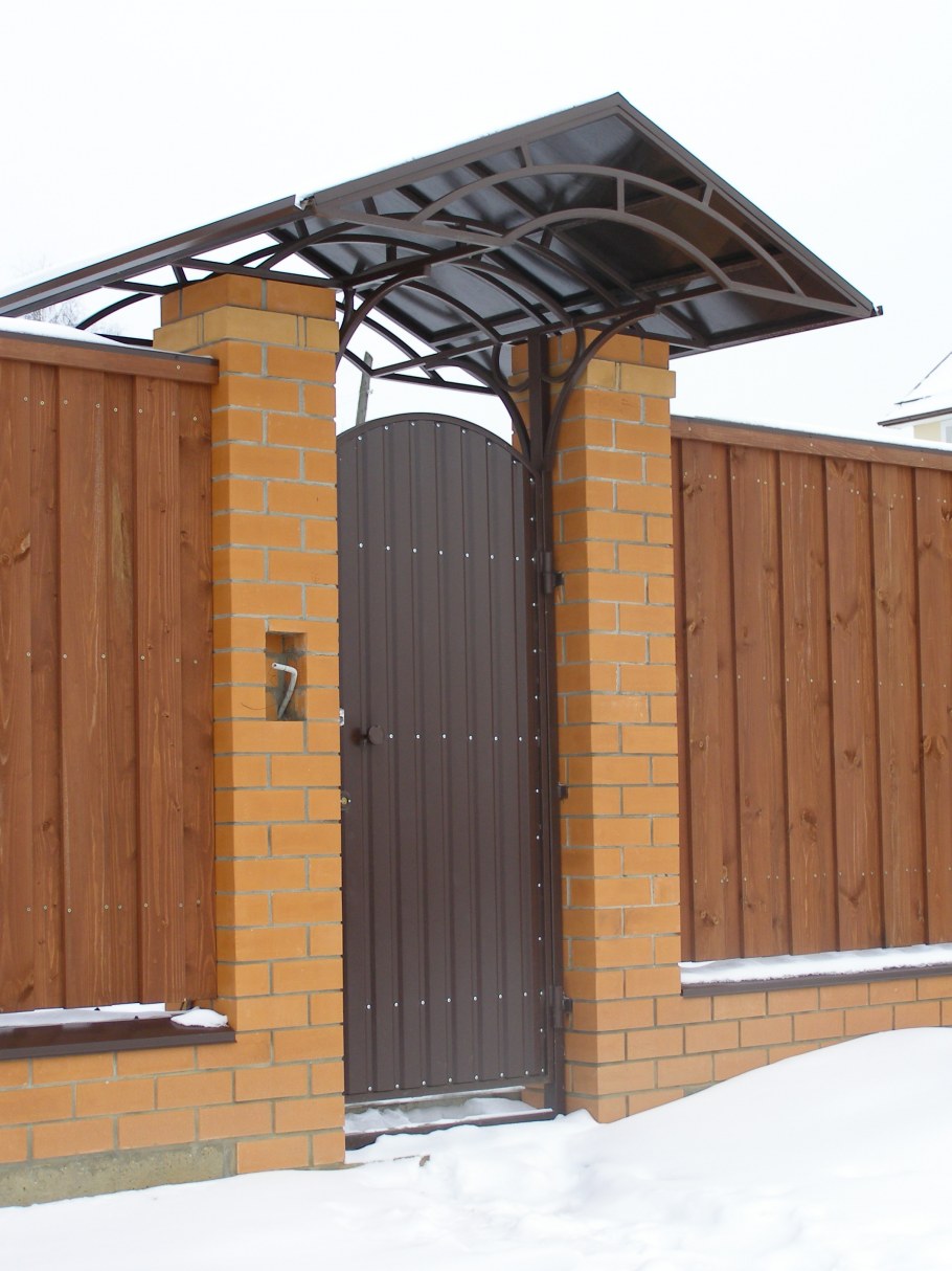 Козырек над калиткой