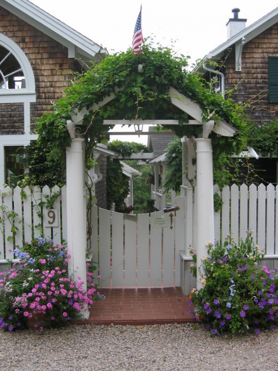 Английский дворик калитка в Англии