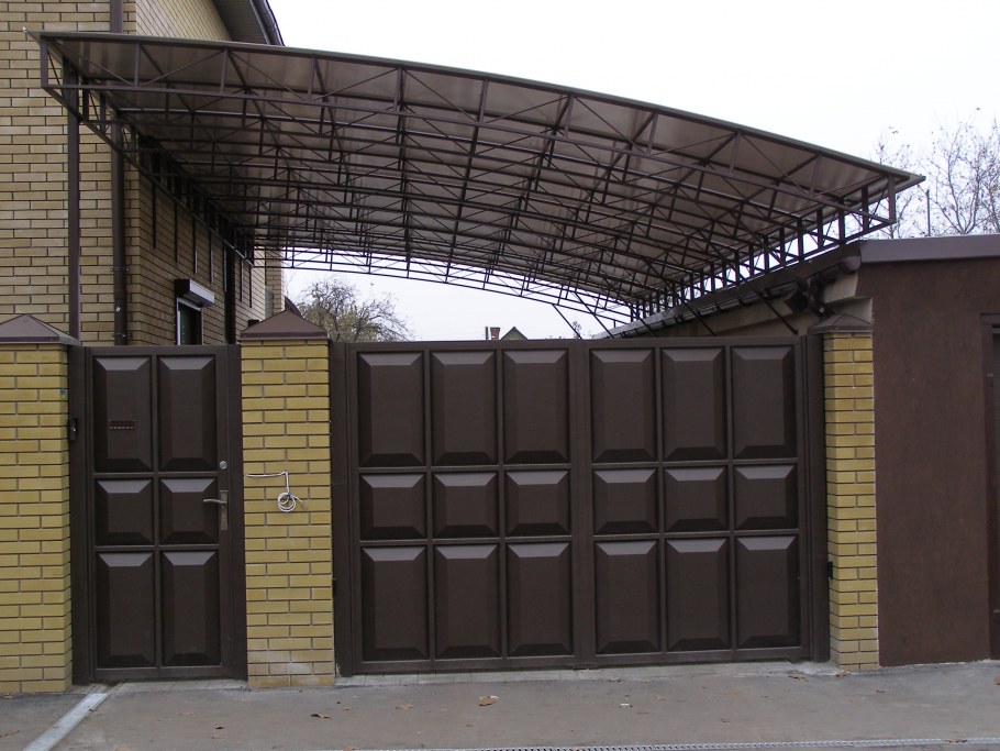 Навес на ворота забора