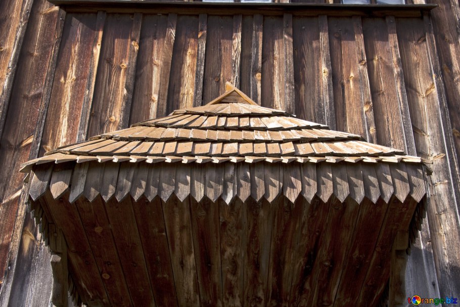 Козырек над дверью из дерева под старину