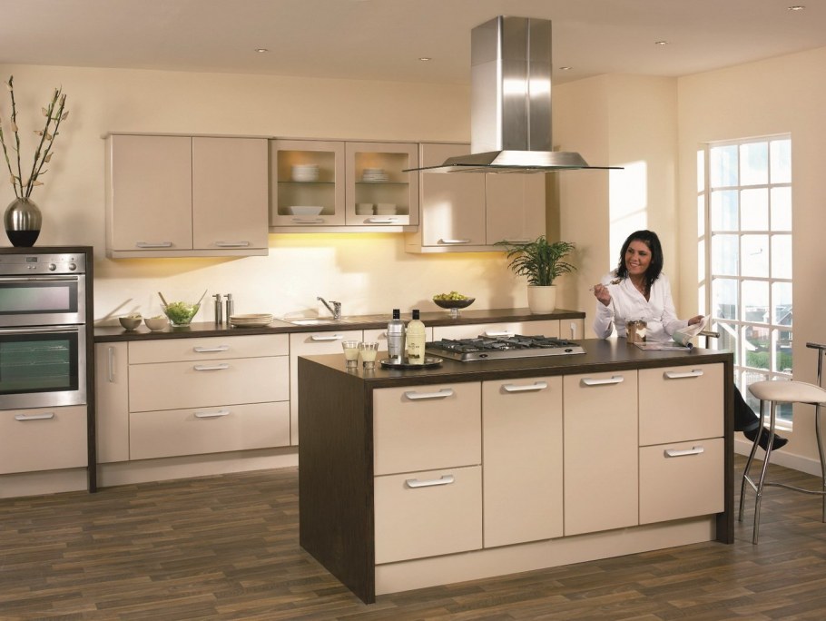 Кухня сливочного цвета