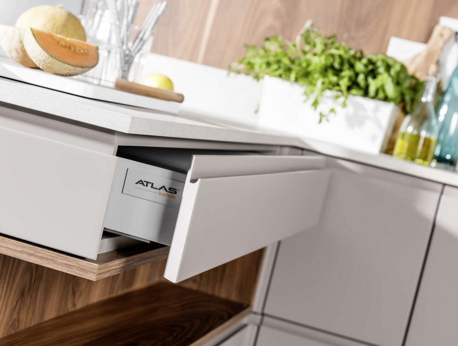 Кухня без ручек Блюм