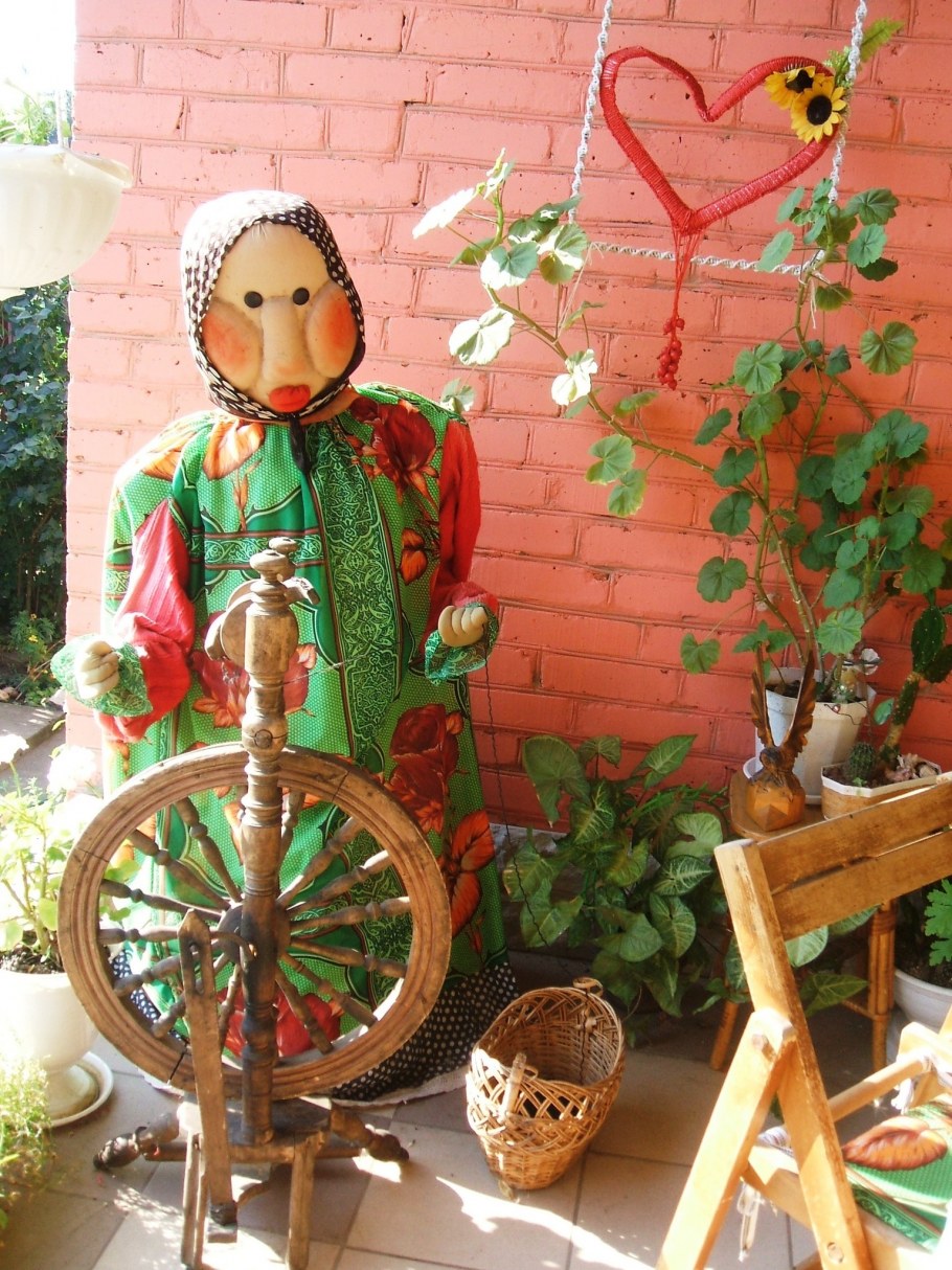 Поделка в огород человек