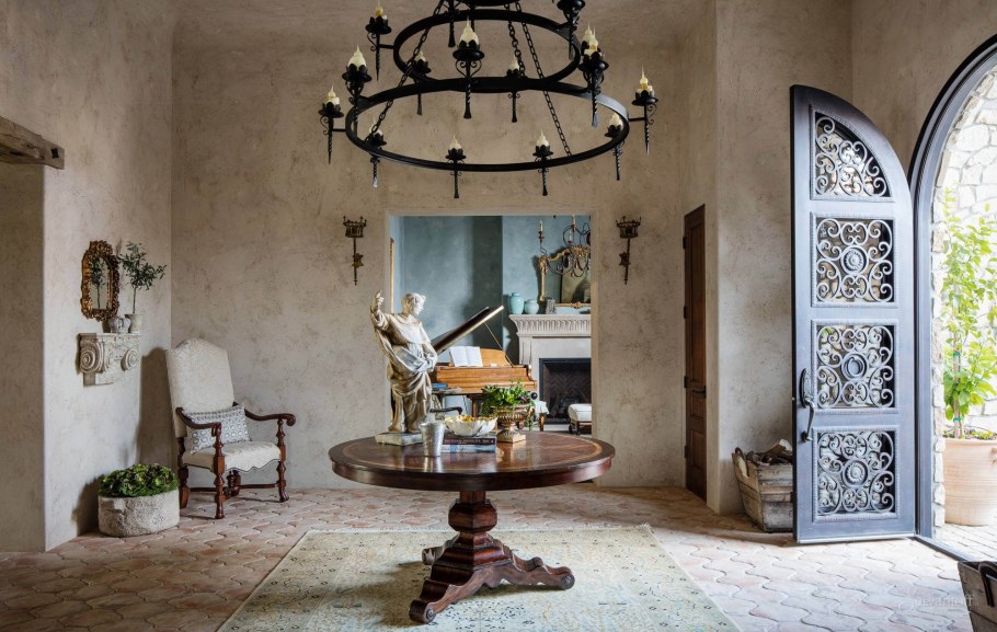 Шкаф в средиземноморском стиле