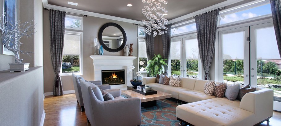 Необычный декор окна в гостиной