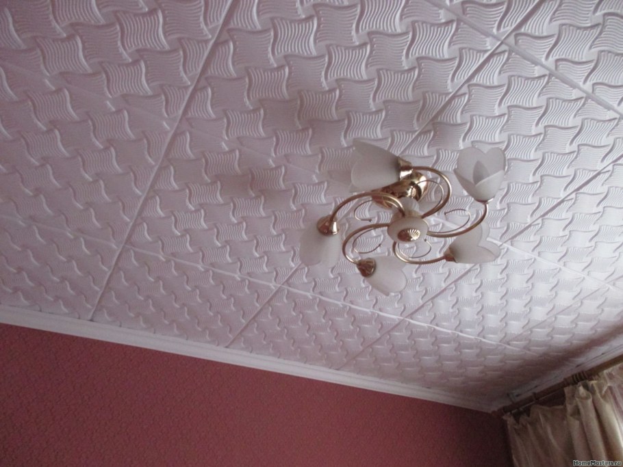 Поклейка потолочной плитки