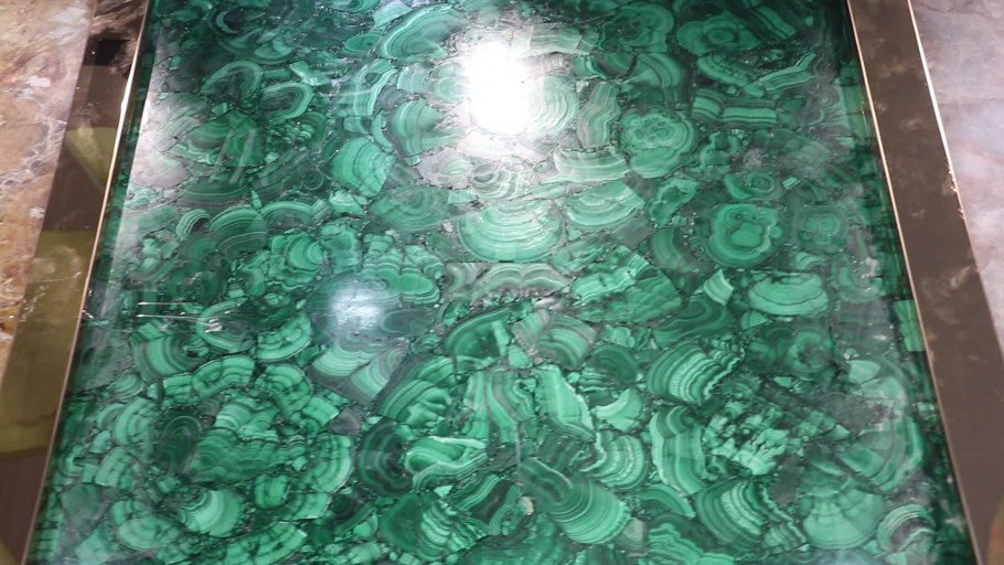 Тумба малахитового цвета