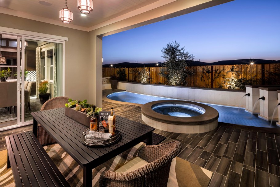 Терраса с бассейном