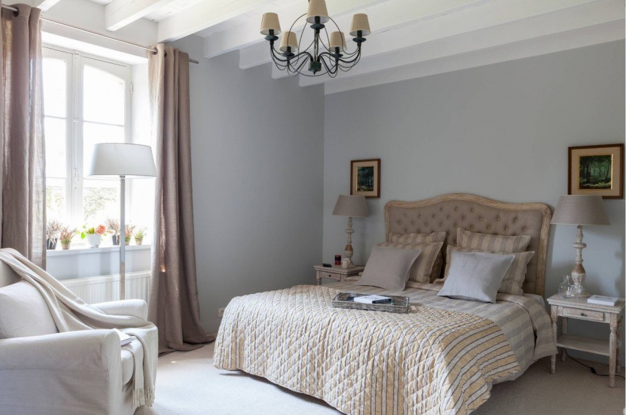 Серо бежевая спальня