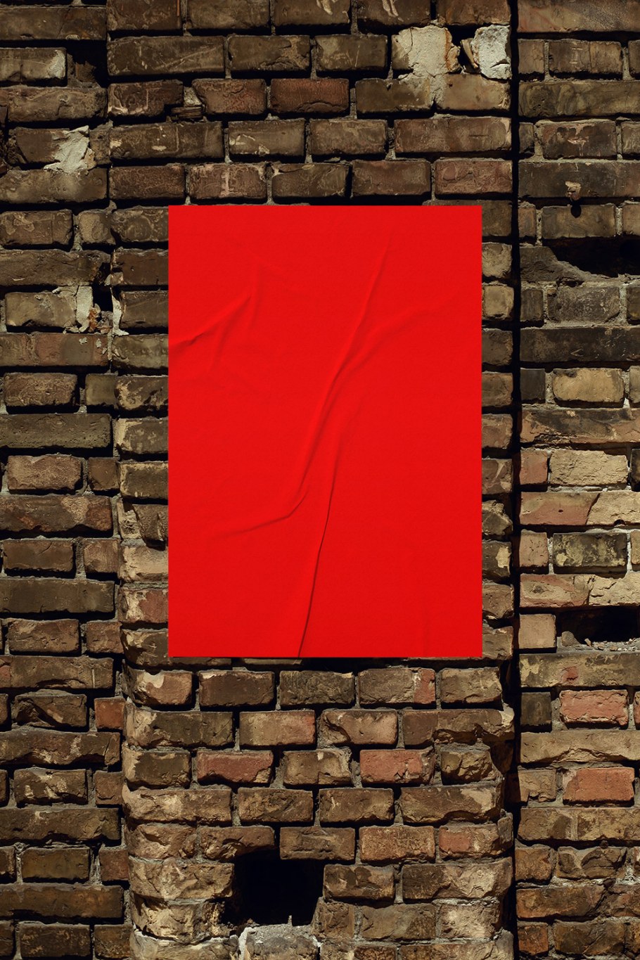 Афиша на кирпичной стене