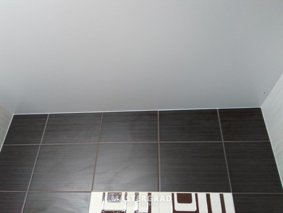 Серая плитка с темной затиркой