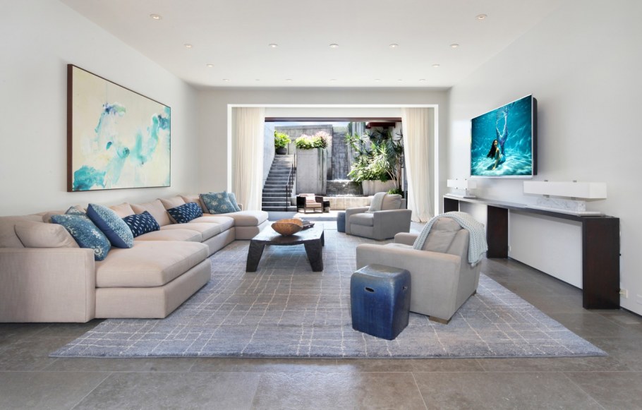 Гостиная с диваном и телевизором