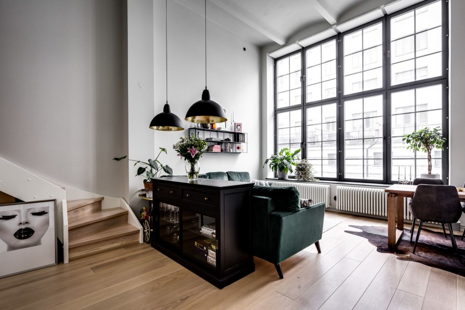 Скандинавский лофт в интерьере зеленый диван