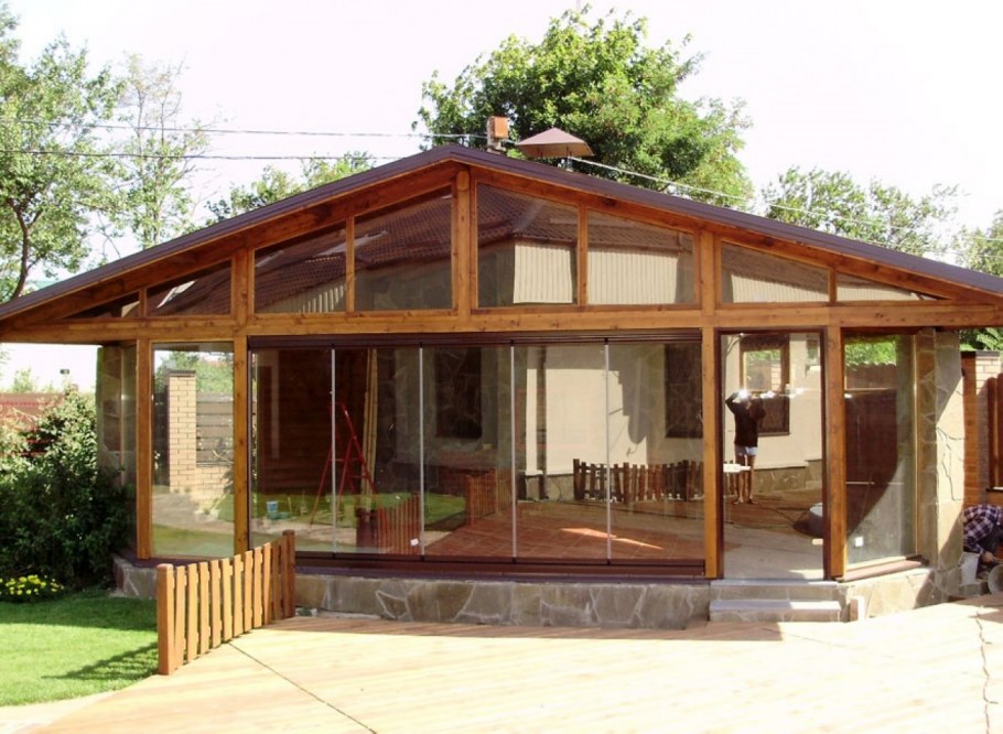 Летняя кухня с панорамным остеклением