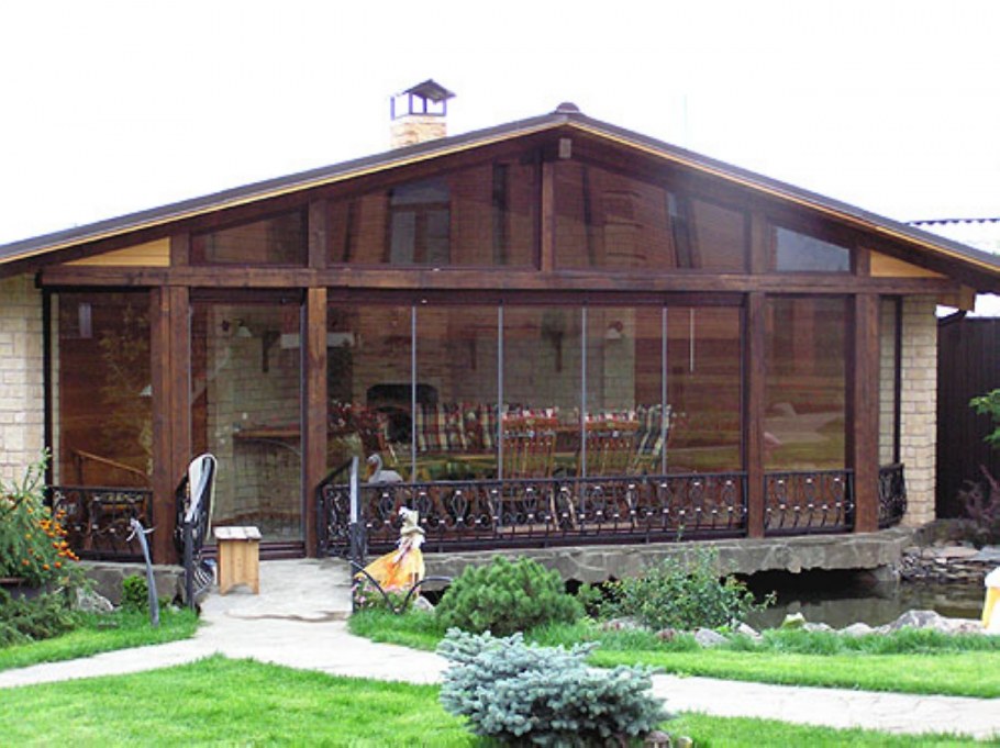 Баня с застекленной верандой