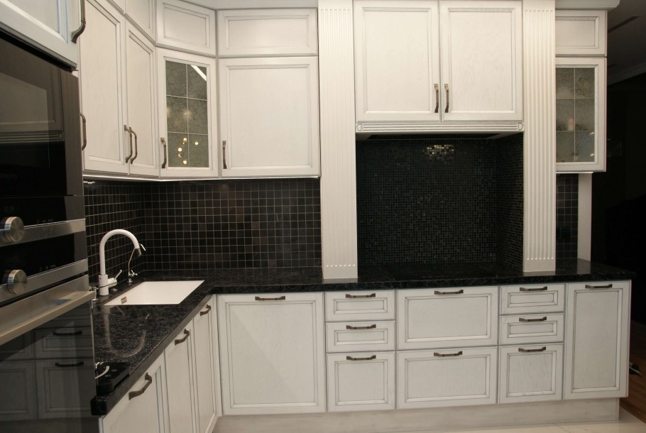 Столешница для белой кухни Неоклассика