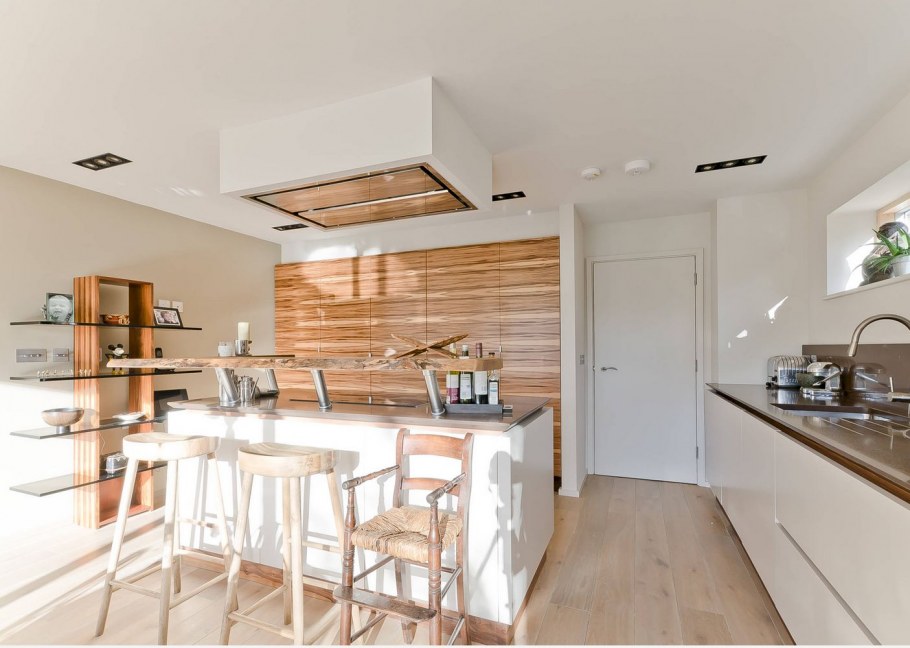 Отделка стен ламинатом на кухне