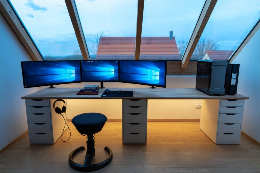 Крутой компьютерный стол
