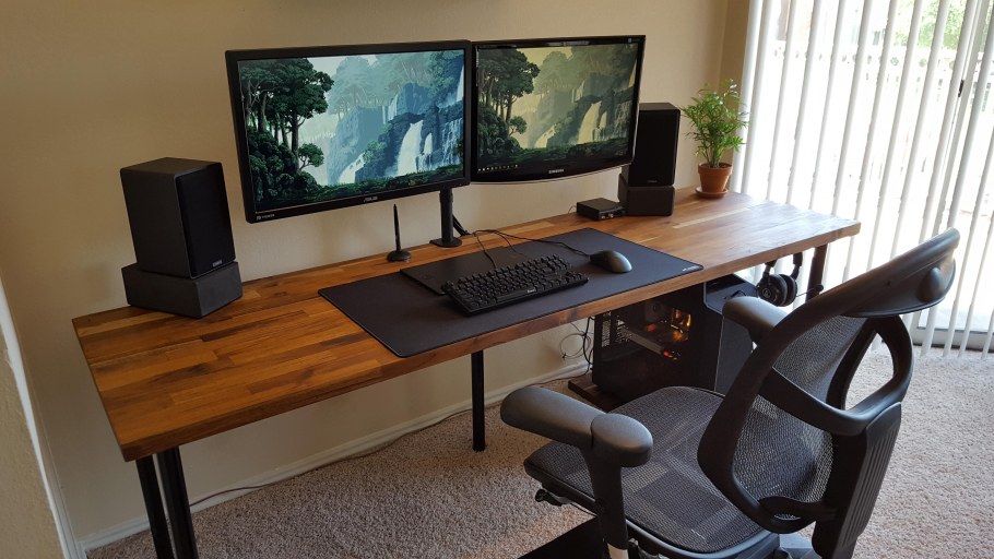 Стол для компьютера
