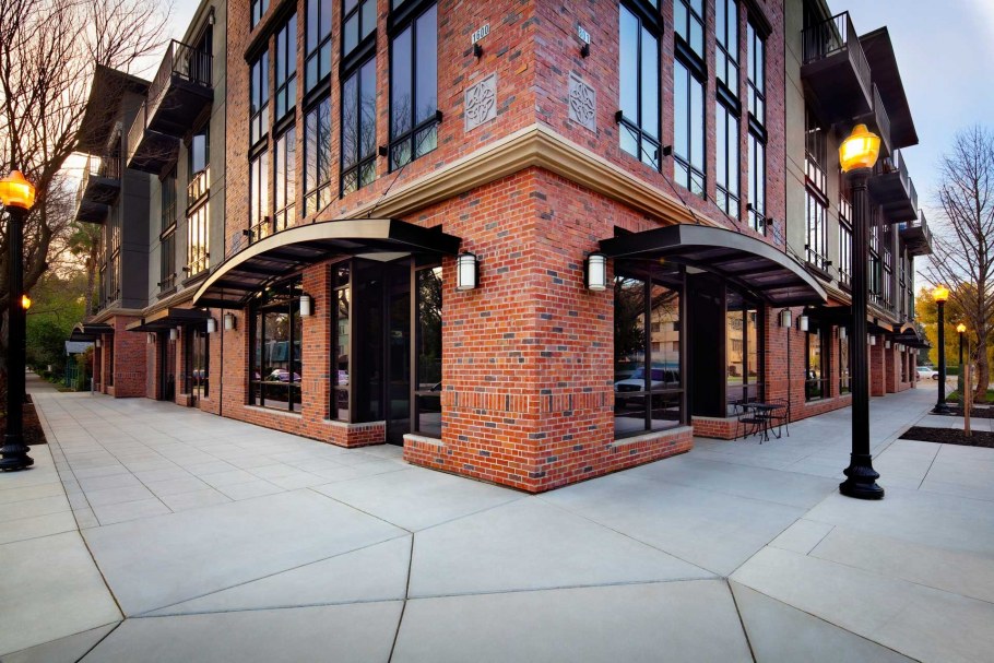 Фасад ресторана из кирпича