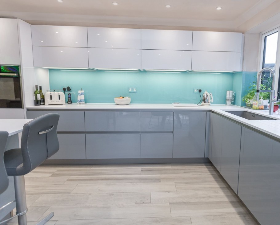 Серо мятная кухня