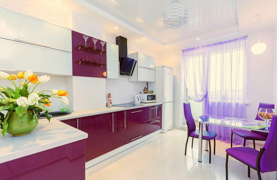 Сиреневые шторы на кухню