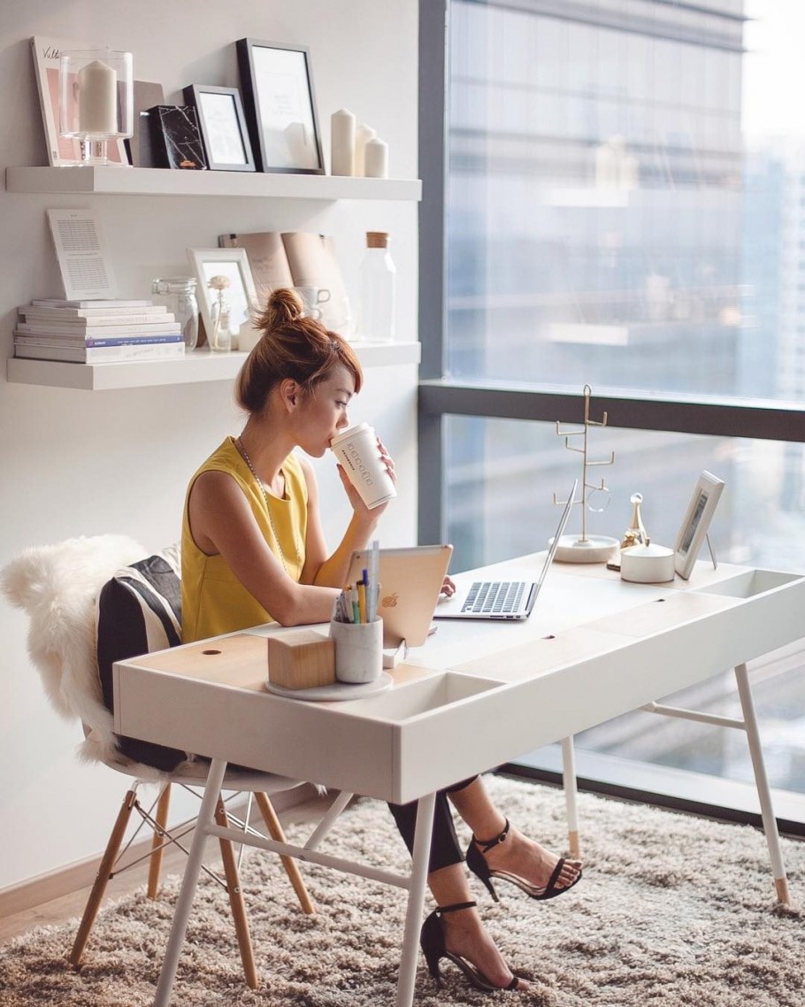 Компьютерный стол в скандинавском стиле