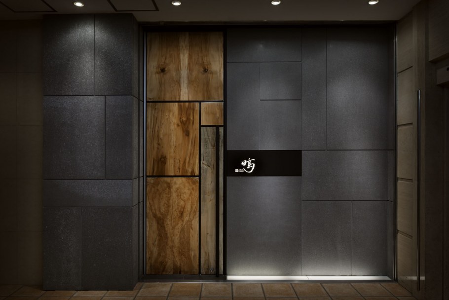 Двери в современном музее