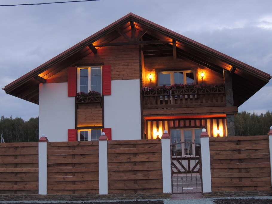 Забор в стиле Шале