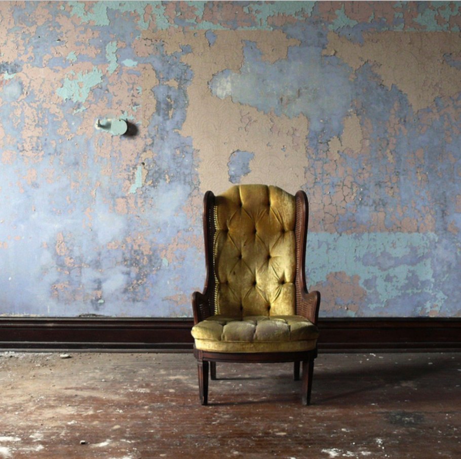 Состаренная штукатурка в интерьере