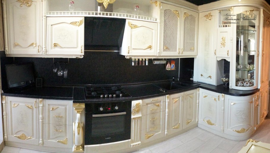Кухня гарнитур белый с золотом