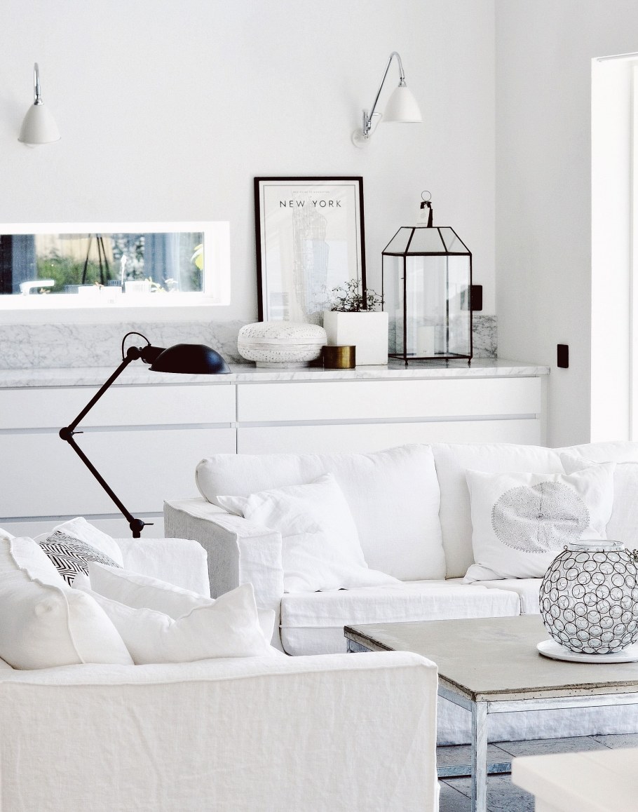 Спальная комната в белом цвете